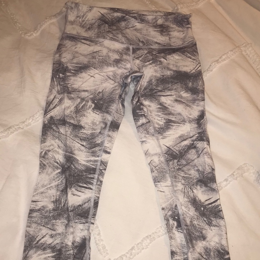 Lulu lemon leggings cropped -size 6 midrise